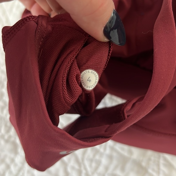 LULULEMON ENERGY BRA - size 4! Worn only once :) - Picture 3 of 3